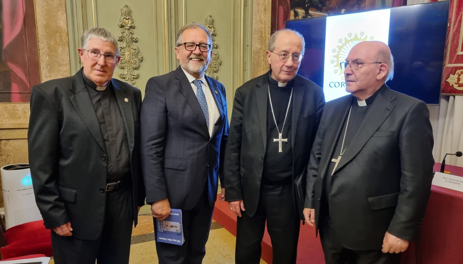 El Arzobispo de Chieti-Vasto, Bruno Forte, da una conferencia en el salón de plenos de la Diputación