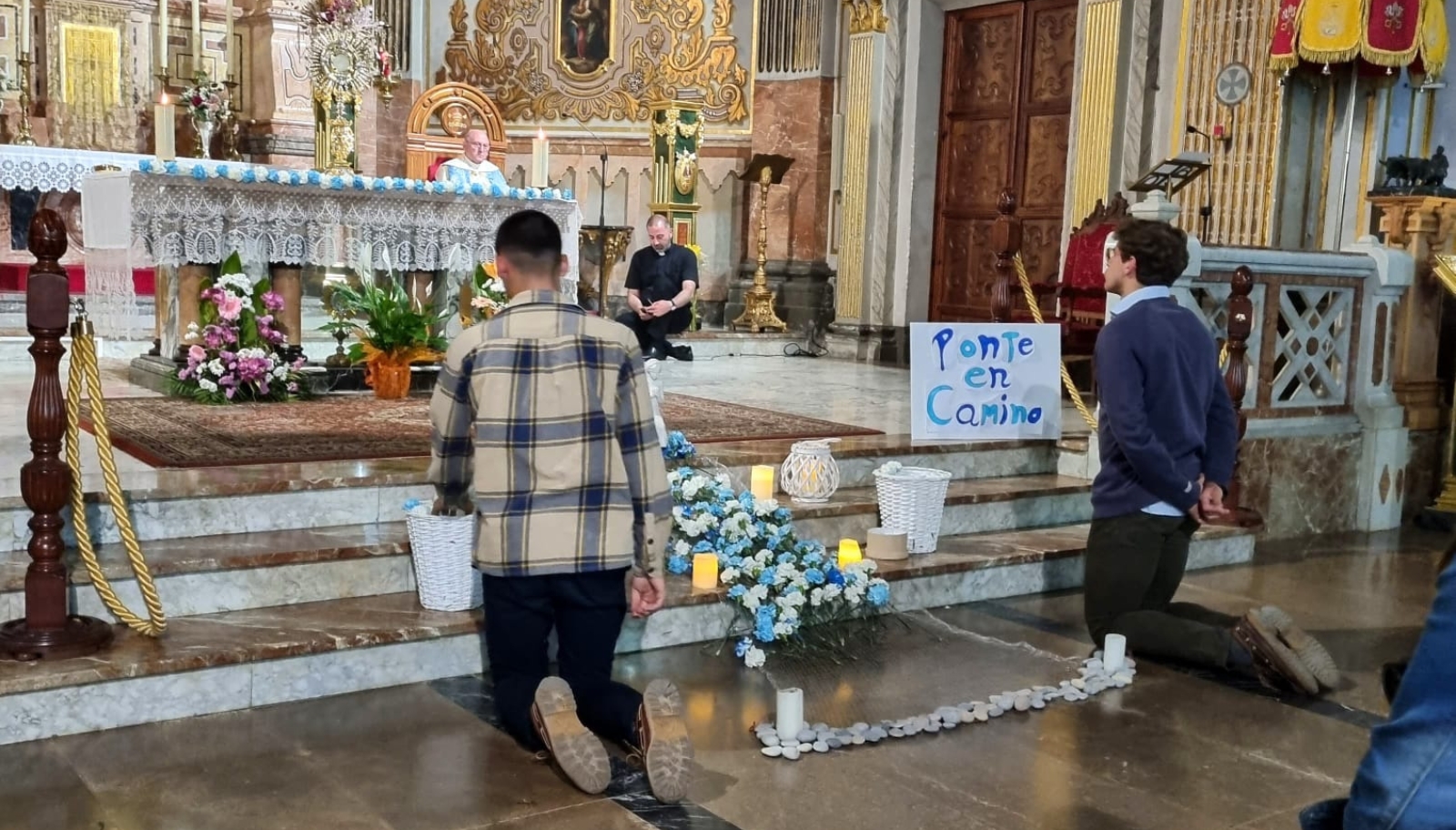 La Vigilia Diocesana reúne a cientos de jóvenes en la Basílica de Nuestra Señora del Lledó