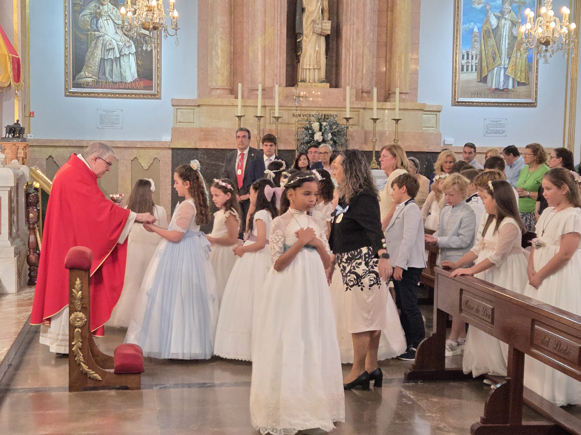 paso-manto-comunion-familias-basilica-lledo-03